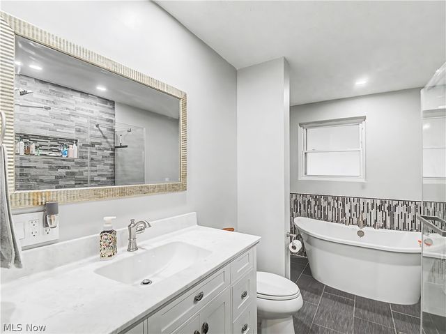 6886 Lynett Drive, Parma, OH 44129