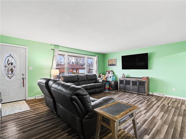 6886 Lynett Drive, Parma, OH 44129