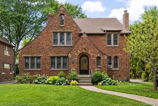 1421 Yorkshire Road, Grosse Pointe, MI 48230
