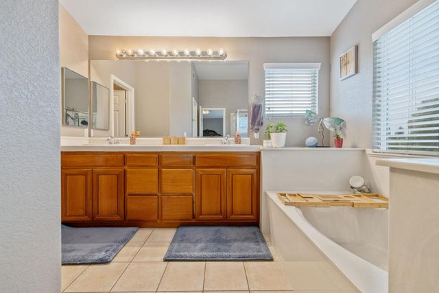 2073 Sundance Ave, Manteca, CA 95337