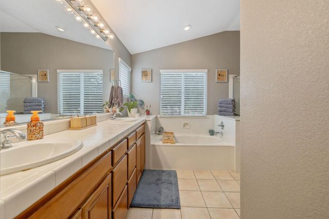 2073 Sundance Ave, Manteca, CA 95337