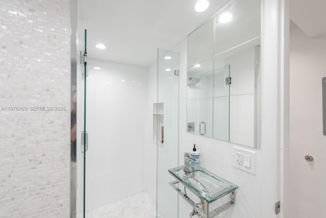 251 Galen Dr 115E, Key Biscayne, FL 33149