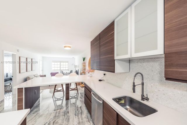 251 Galen Dr 115E, Key Biscayne, FL 33149