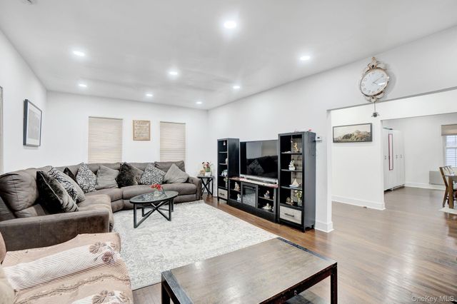 810 Wallace Avenue, Baldwin, NY 11510