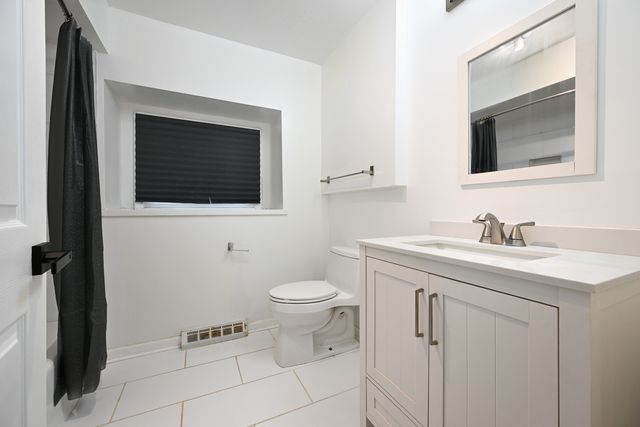 360 Erie Circle, Bloomingdale, IL 60108