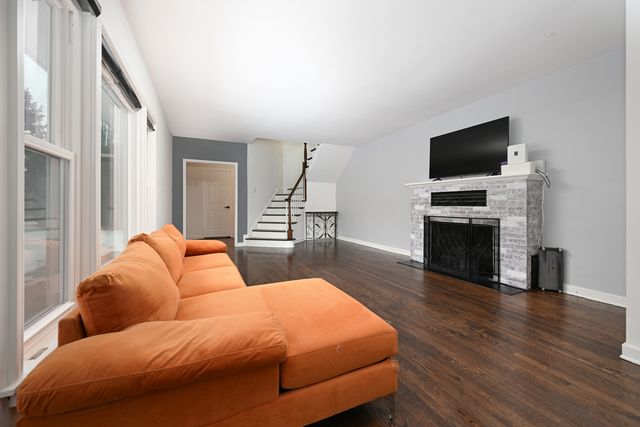 360 Erie Circle, Bloomingdale, IL 60108