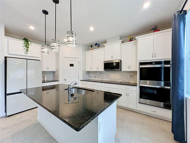 900 HONEY PETAL LANE, Deland, FL 32720