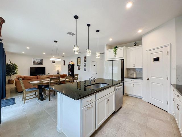 900 HONEY PETAL LANE, Deland, FL 32720