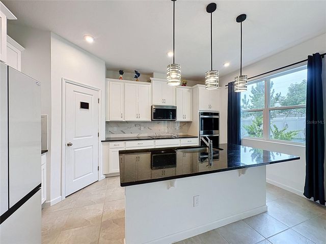 900 HONEY PETAL LANE, Deland, FL 32720