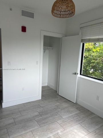 2162 SW 14th Ter 212, Miami, FL 33145