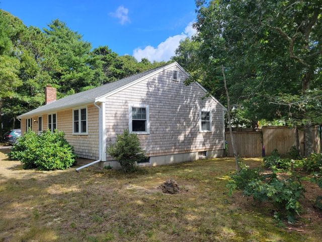 8 Westbury Way, Barnstable, MA 02635