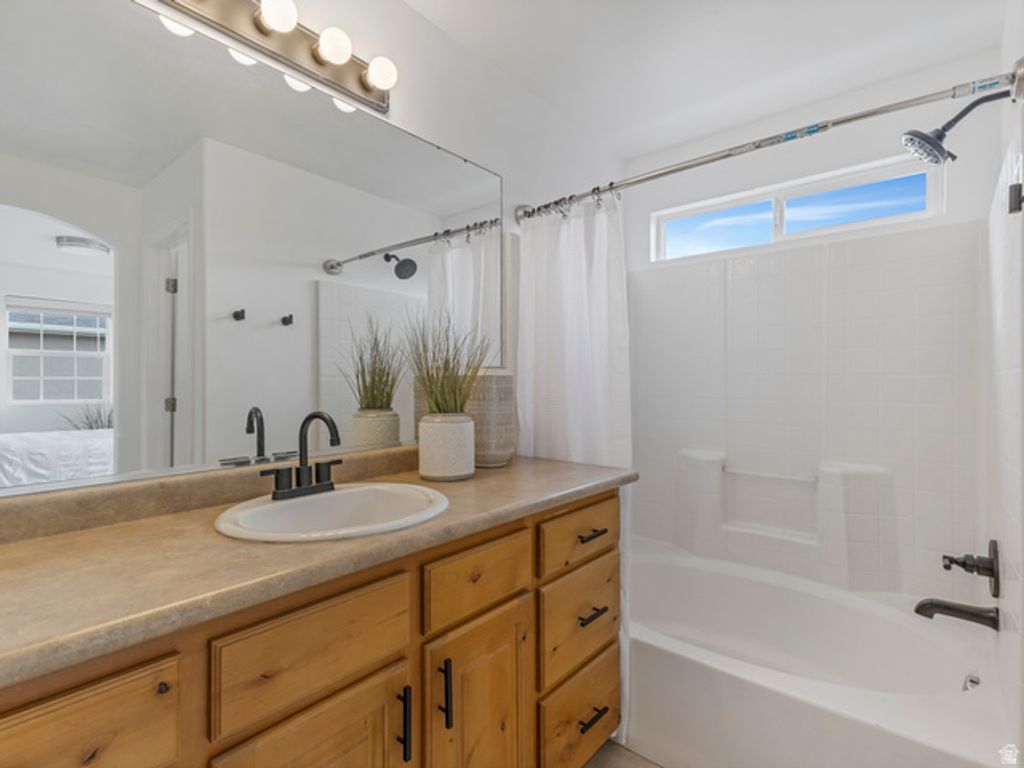 Image 13 of property listing at 4914 W DUNCAN MEADOW LN, Riverton, UT 84096