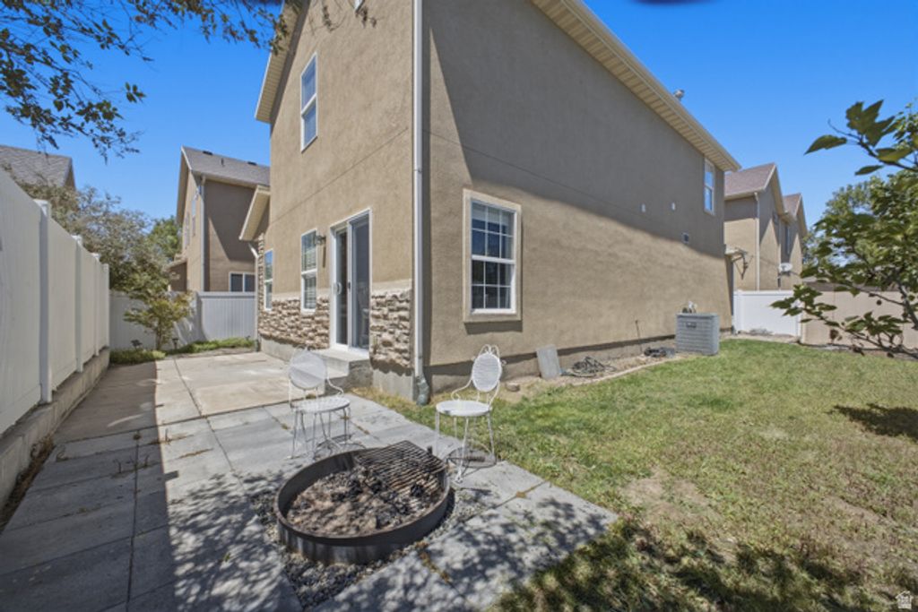 Image 18 of property listing at 4914 W DUNCAN MEADOW LN, Riverton, UT 84096