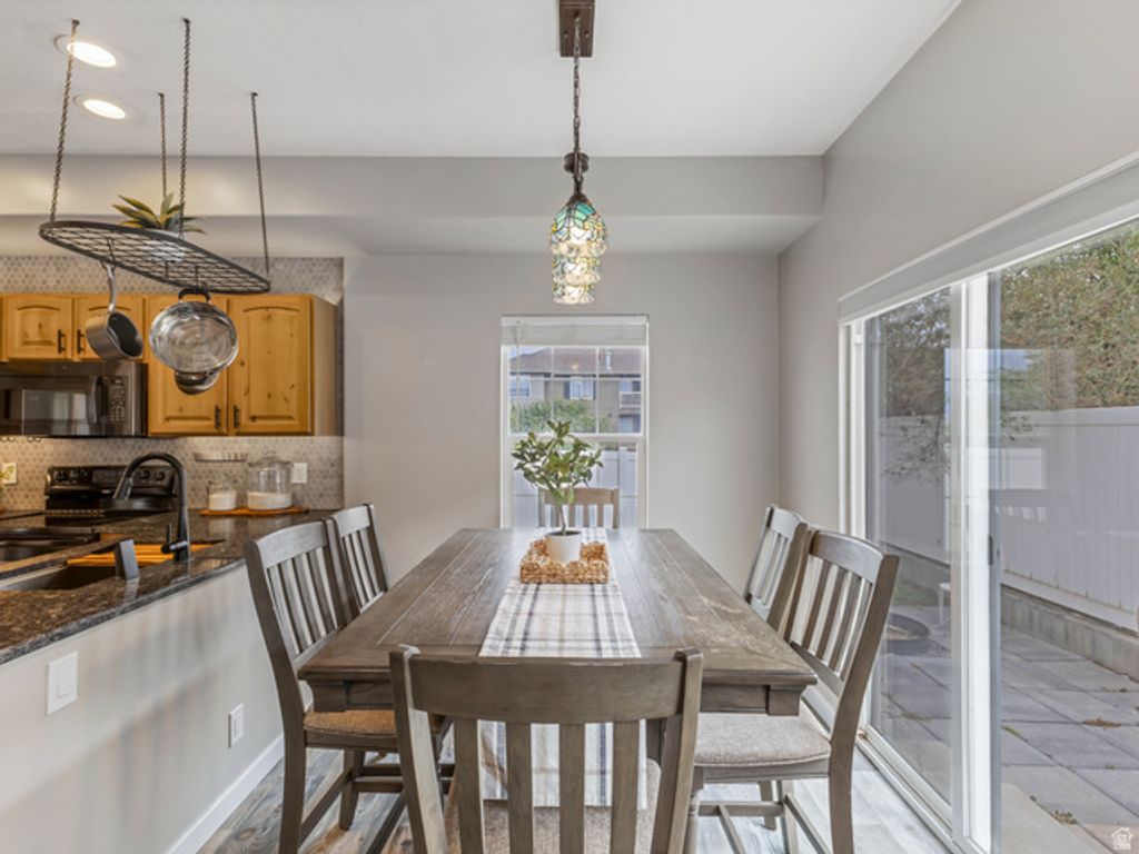 Image 4 of property listing at 4914 W DUNCAN MEADOW LN, Riverton, UT 84096