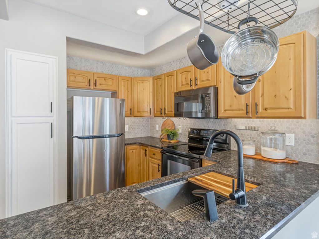 Image 6 of property listing at 4914 W DUNCAN MEADOW LN, Riverton, UT 84096