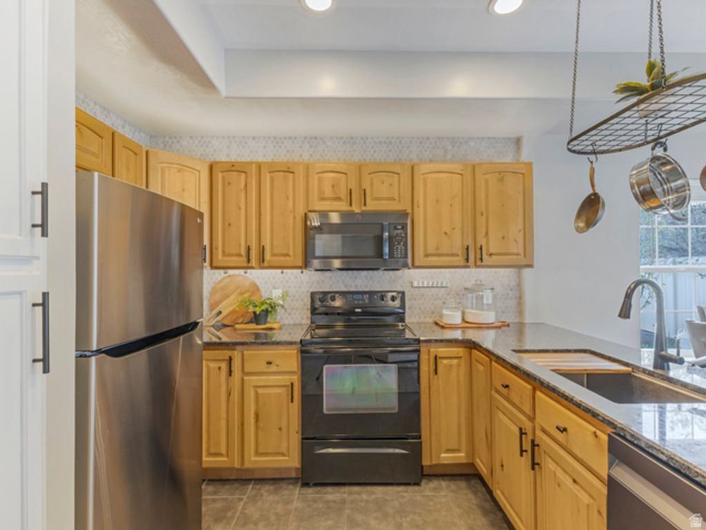 Image 7 of property listing at 4914 W DUNCAN MEADOW LN, Riverton, UT 84096