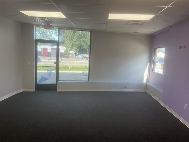 28905 Utica Road, Roseville, MI 48066