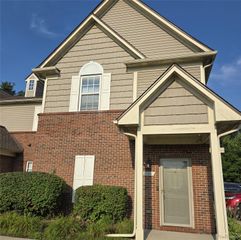 27601 Hidden Oaks Drive, Trenton, MI 48183