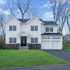 21 Maplewood Dr, Livingston Twp., NJ 07039