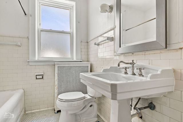 3046 N Davlin Court, Chicago, IL 60618