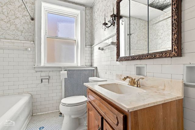 3046 N Davlin Court, Chicago, IL 60618