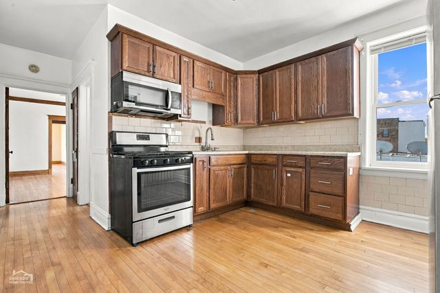 3046 N Davlin Court, Chicago, IL 60618