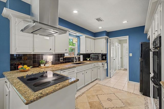 2211 Laurel Hill Drive, Kingwood, TX 77339