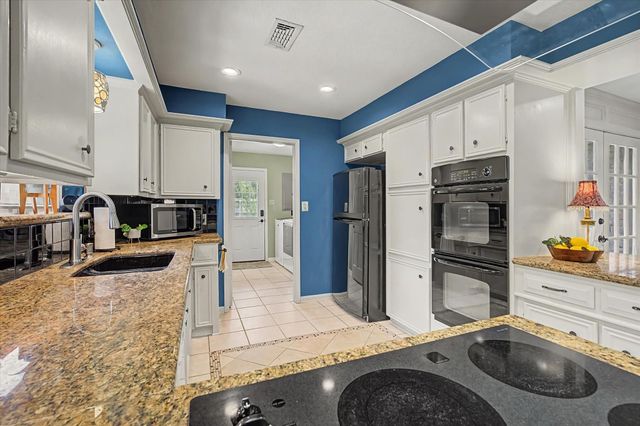 2211 Laurel Hill Drive, Kingwood, TX 77339