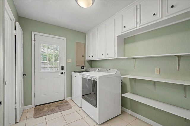 2211 Laurel Hill Drive, Kingwood, TX 77339