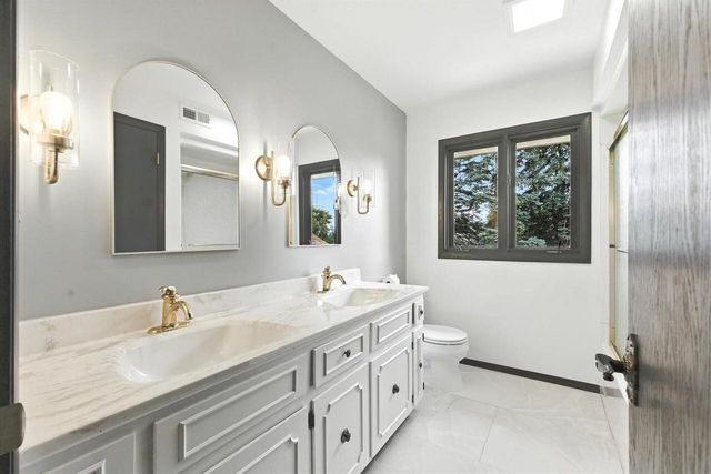 20025 Freedom COURT, Brookfield, WI 53045