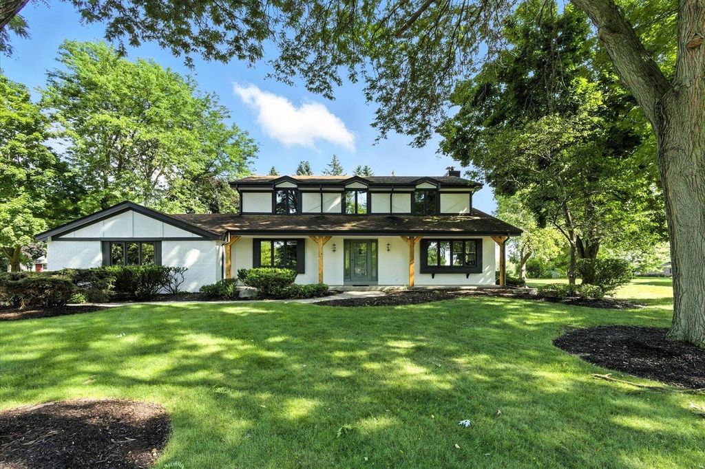 20025 Freedom COURT, Brookfield, WI 53045