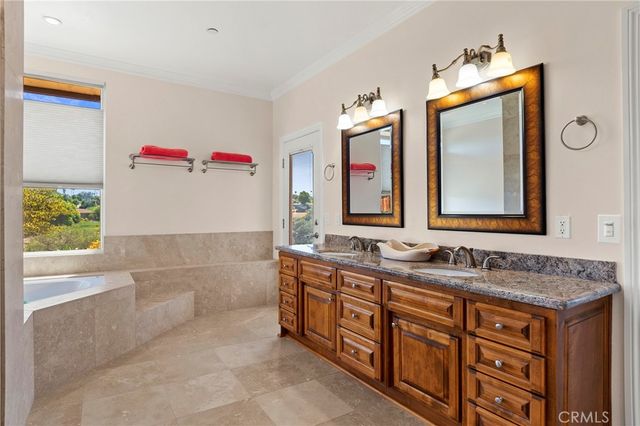 228 Vista Grande, Escondido, CA 92025