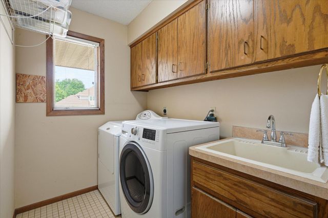 16015 46th Avenue N, Plymouth, MN 55446