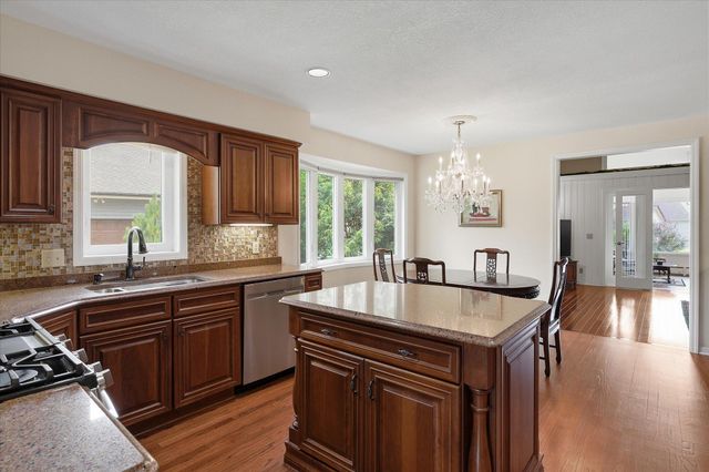 16015 46th Avenue N, Plymouth, MN 55446