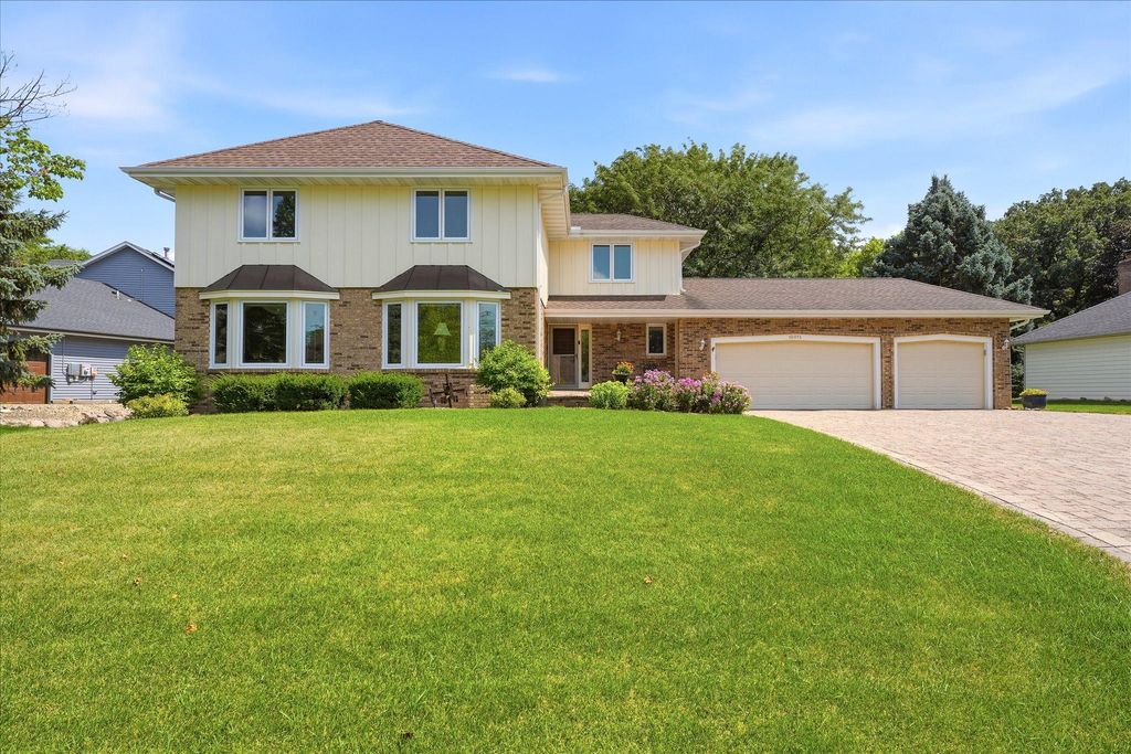 16015 46th Avenue N, Plymouth, MN 55446