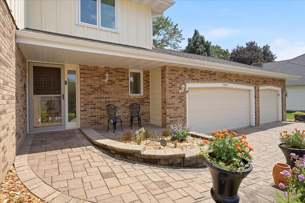 16015 46th Avenue N, Plymouth, MN 55446 — photo 2
