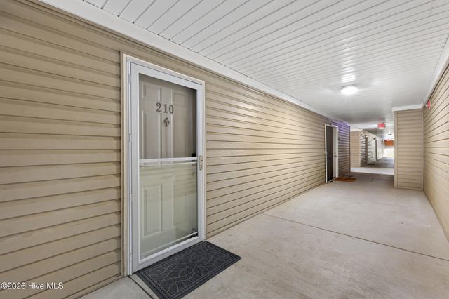 618 Condo Club Drive Unit 210, Wilmington, NC 28412