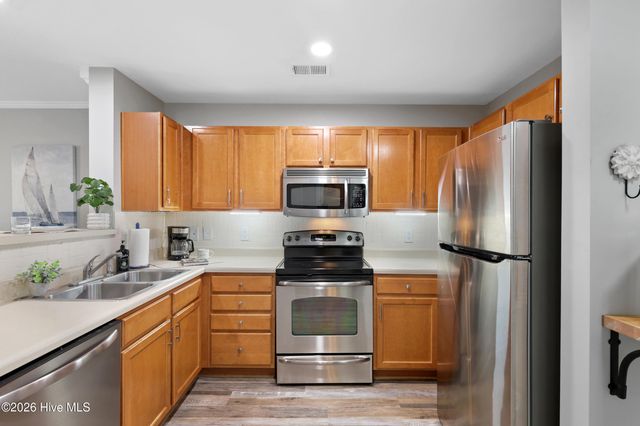 618 Condo Club Drive Unit 210, Wilmington, NC 28412