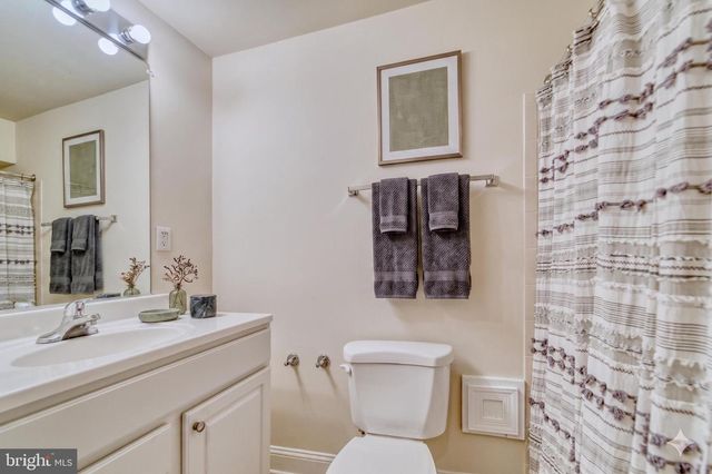 1624 S TAYLOR ST, Arlington, VA 22204