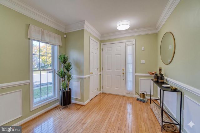 1624 S TAYLOR ST, Arlington, VA 22204