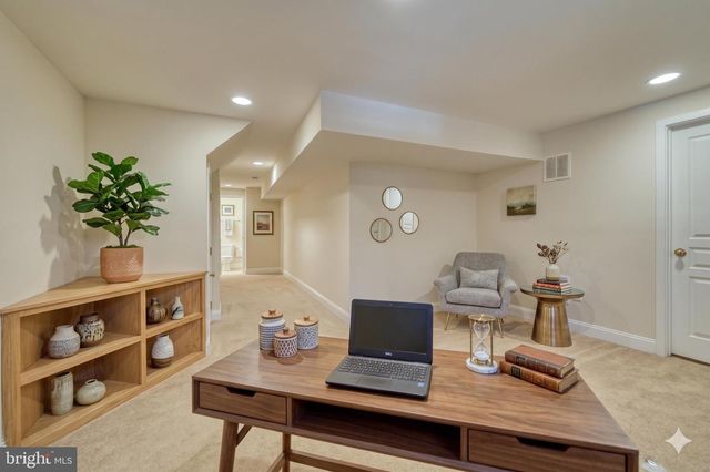 1624 S TAYLOR ST, Arlington, VA 22204