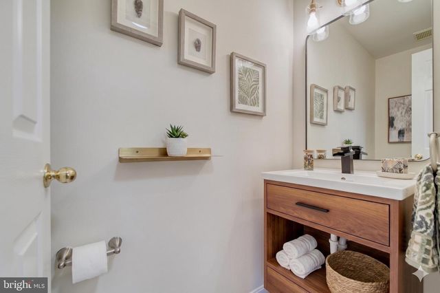 1624 S TAYLOR ST, Arlington, VA 22204