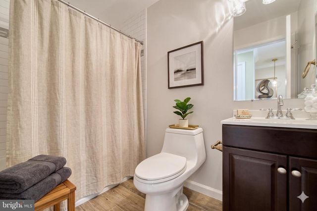 1624 S TAYLOR ST, Arlington, VA 22204