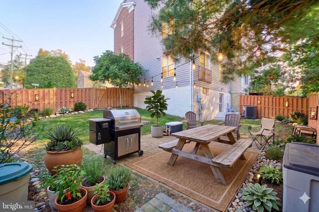 1624 S TAYLOR ST, Arlington, VA 22204