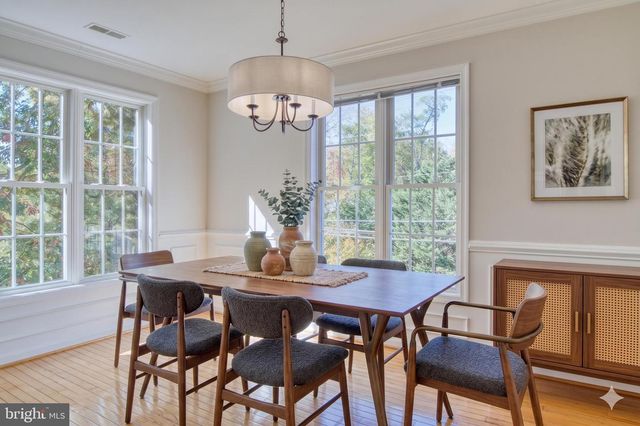 1624 S TAYLOR ST, Arlington, VA 22204