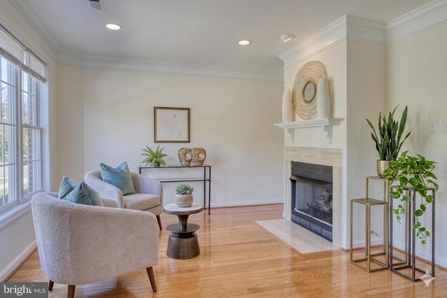 1624 S TAYLOR ST, Arlington, VA 22204