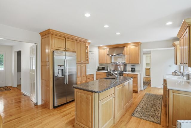 2016 WOODHOLLOW DR, Columbia, MO 65203