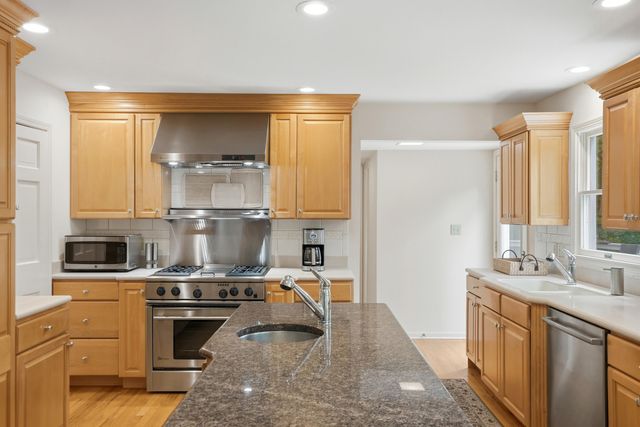 2016 WOODHOLLOW DR, Columbia, MO 65203