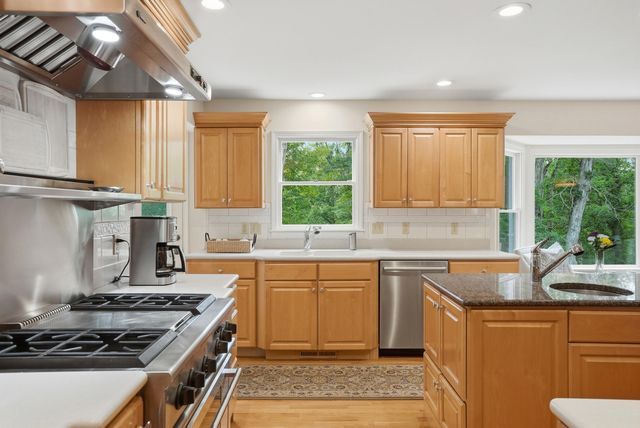 2016 WOODHOLLOW DR, Columbia, MO 65203