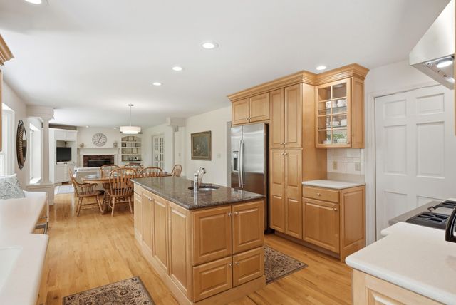 2016 WOODHOLLOW DR, Columbia, MO 65203